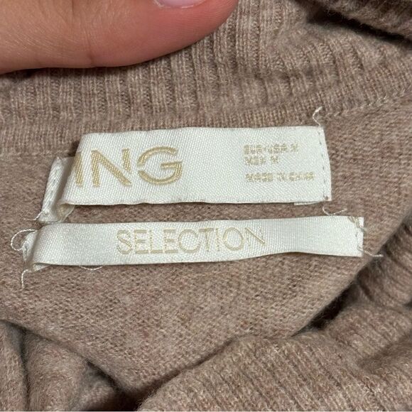 MNG by mango Perkins 100% Wool Turtleneck Slit Sweater Oversized- Size Medium - Picture 5 of 9